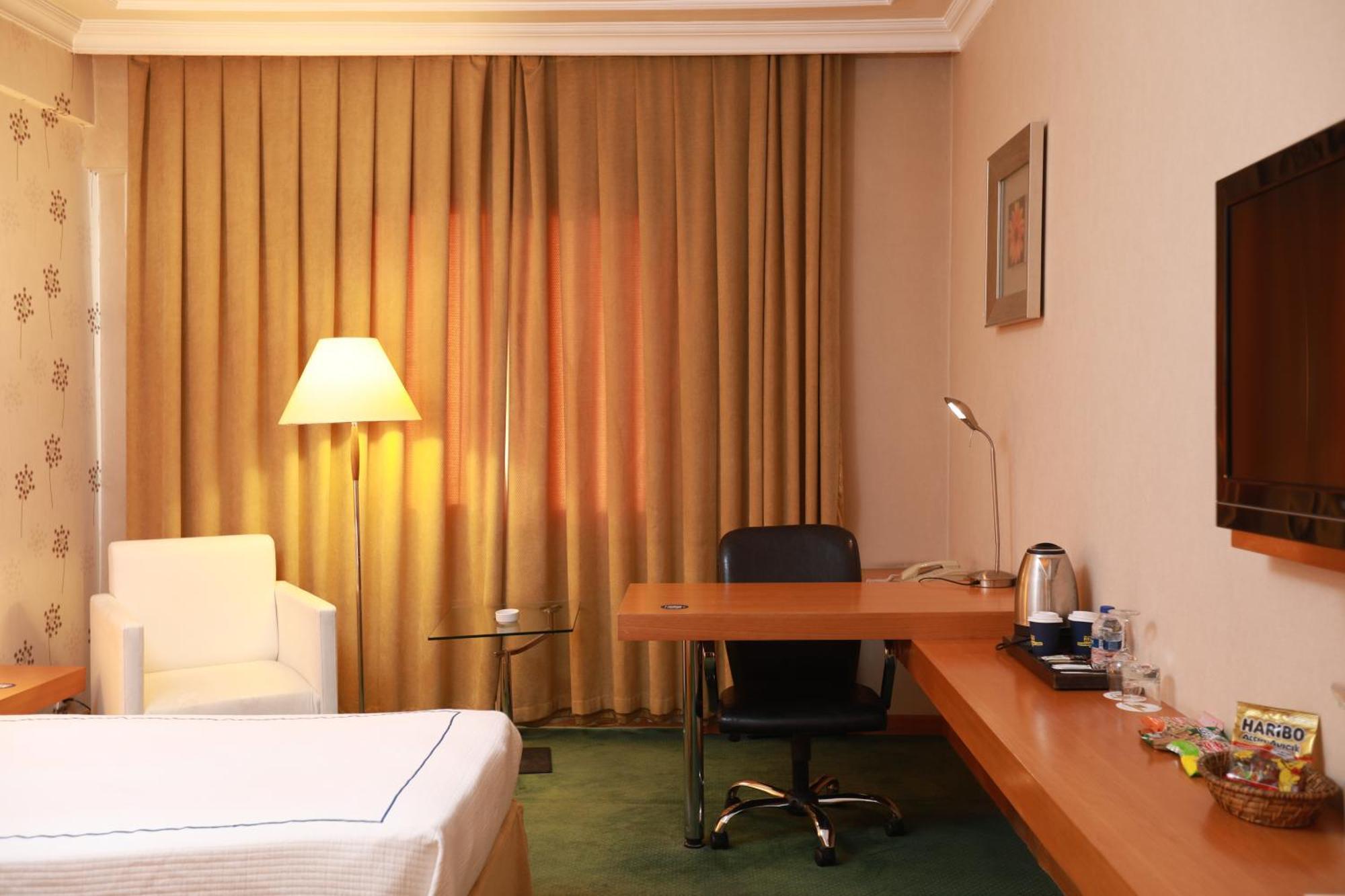 Anemon Grand Manisa Otel Exterior foto